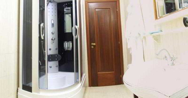 Nov Hotel Tiranë Rom bilde
