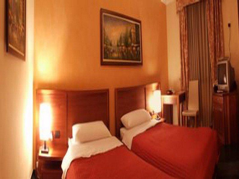 Nov Hotel Tiranë Eksteriør bilde