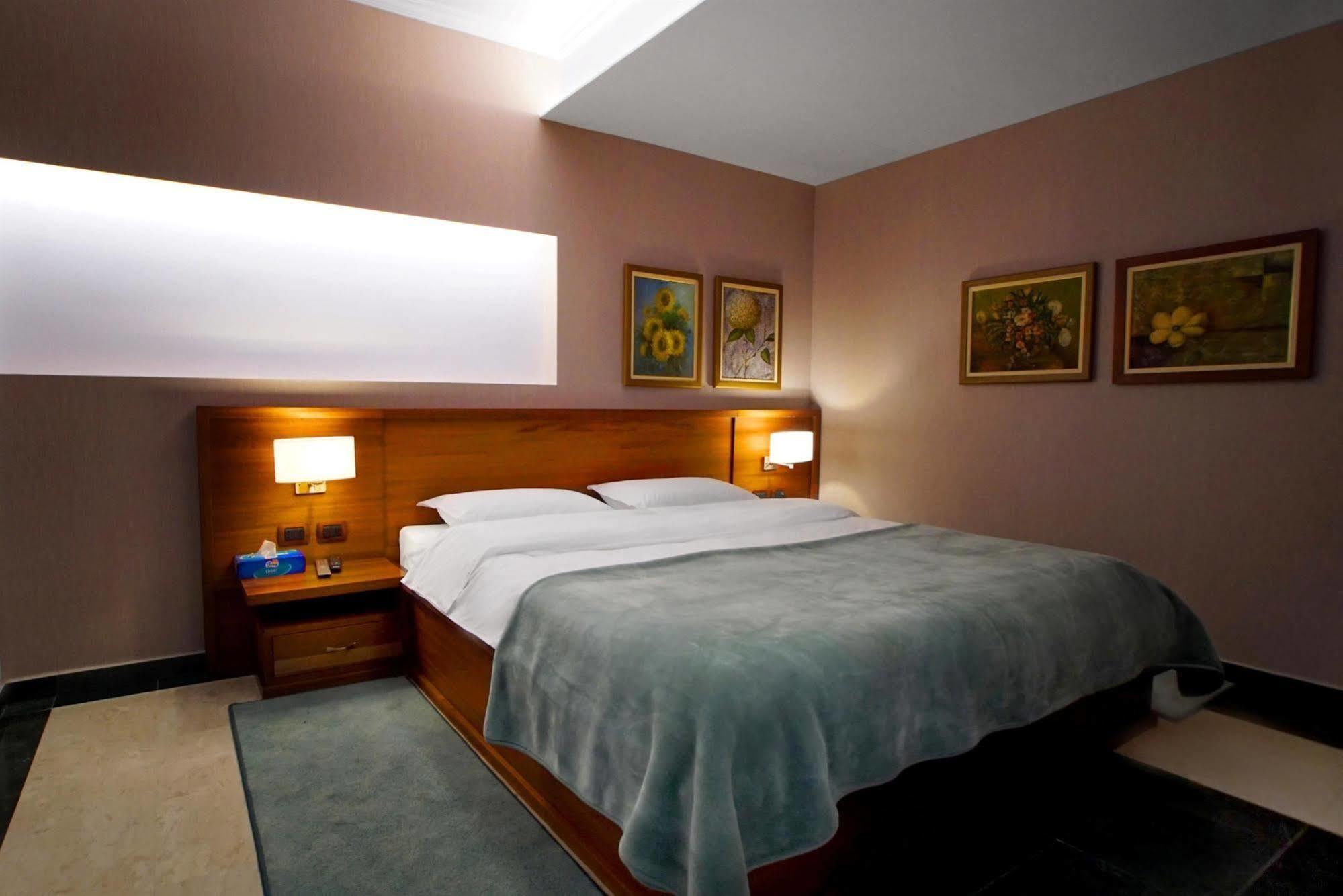Nov Hotel Tiranë Eksteriør bilde
