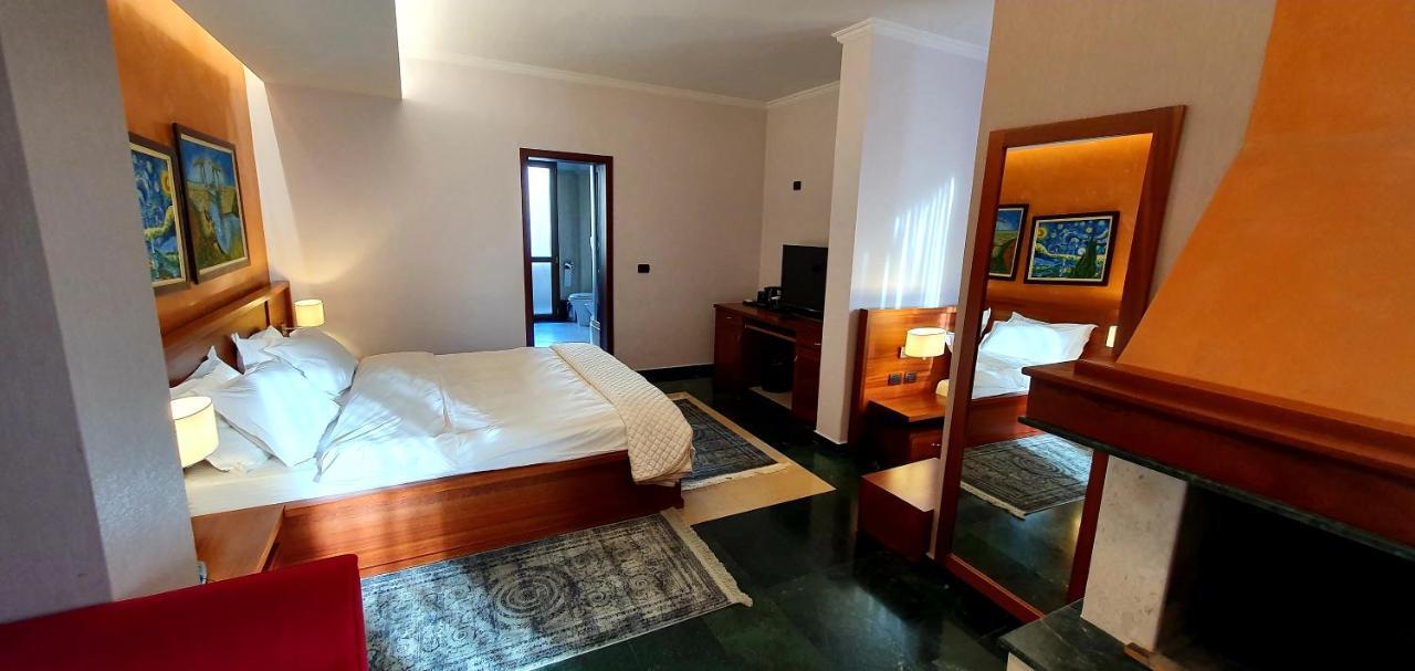 Nov Hotel Tiranë Eksteriør bilde