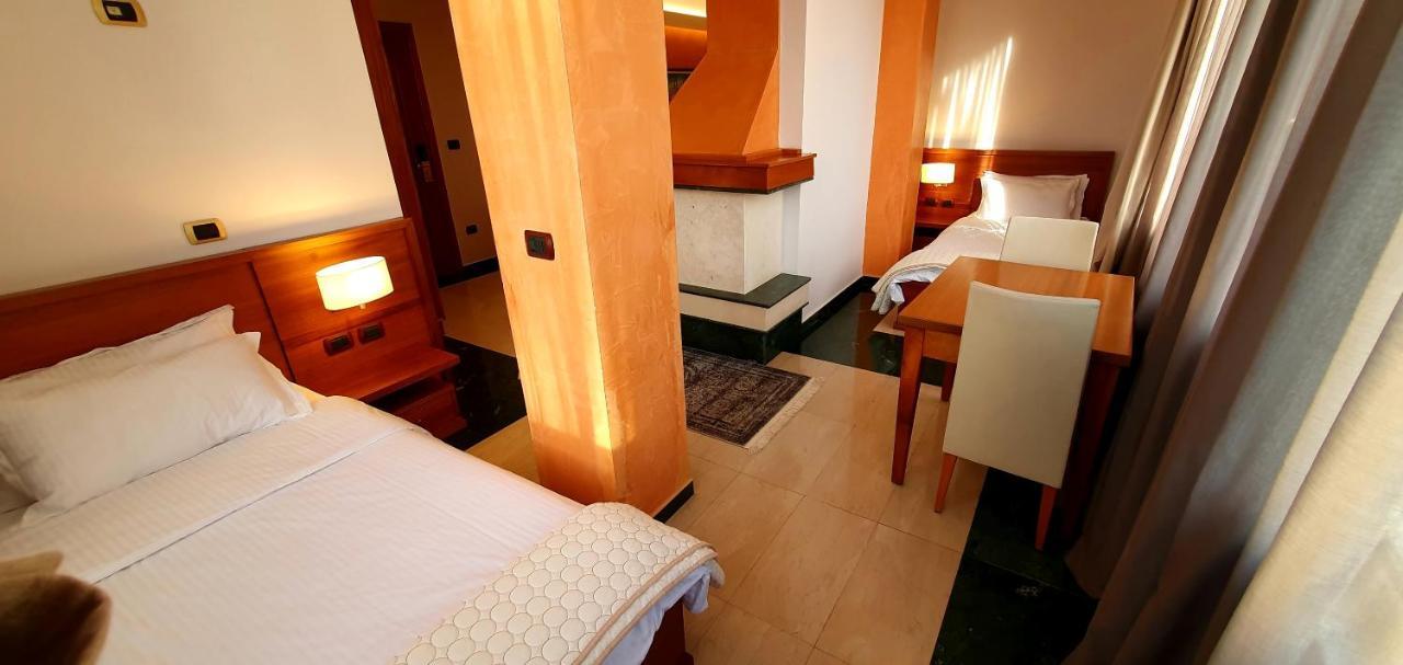 Nov Hotel Tiranë Eksteriør bilde