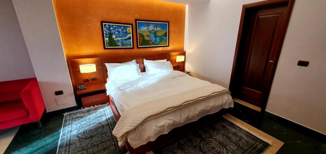 Nov Hotel Tiranë Eksteriør bilde