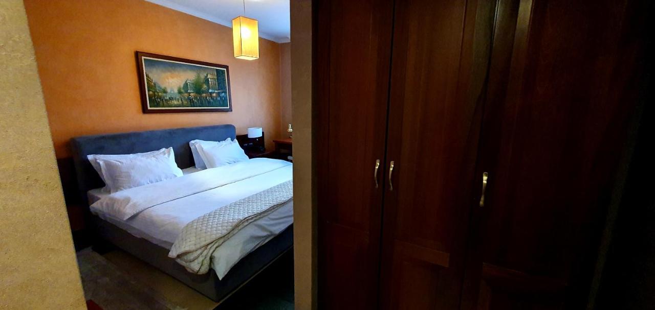 Nov Hotel Tiranë Eksteriør bilde