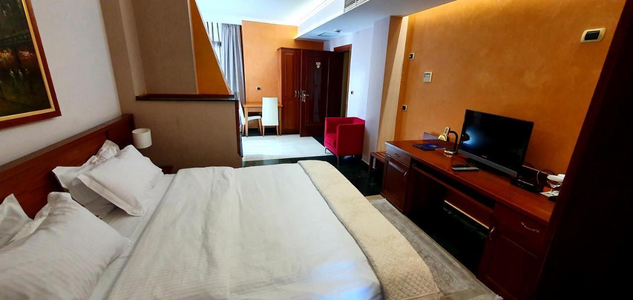 Nov Hotel Tiranë Eksteriør bilde