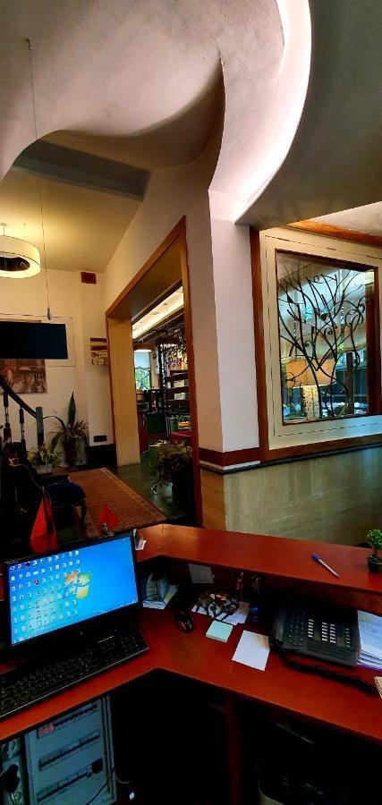 Nov Hotel Tiranë Eksteriør bilde