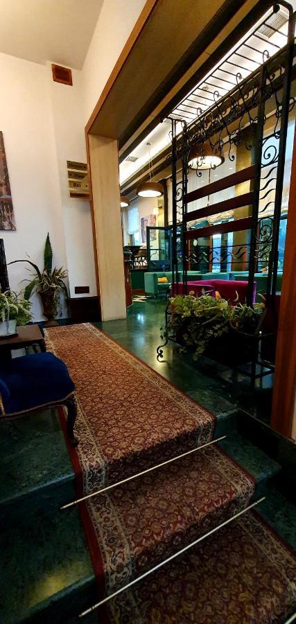 Nov Hotel Tiranë Eksteriør bilde