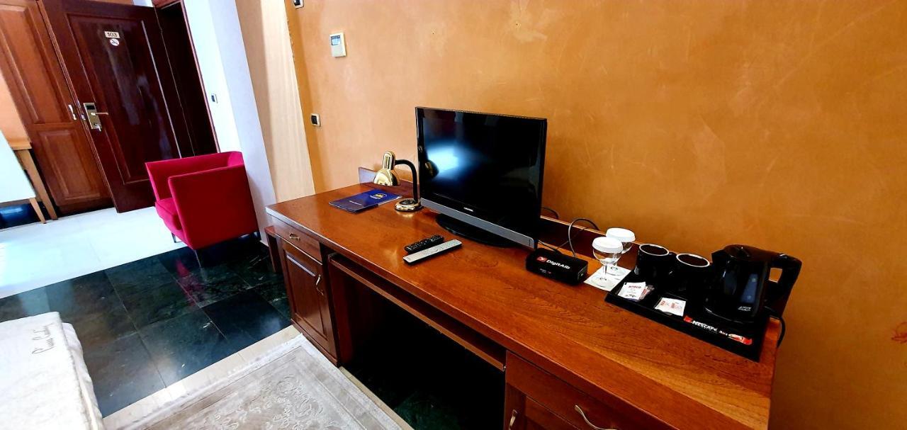 Nov Hotel Tiranë Eksteriør bilde