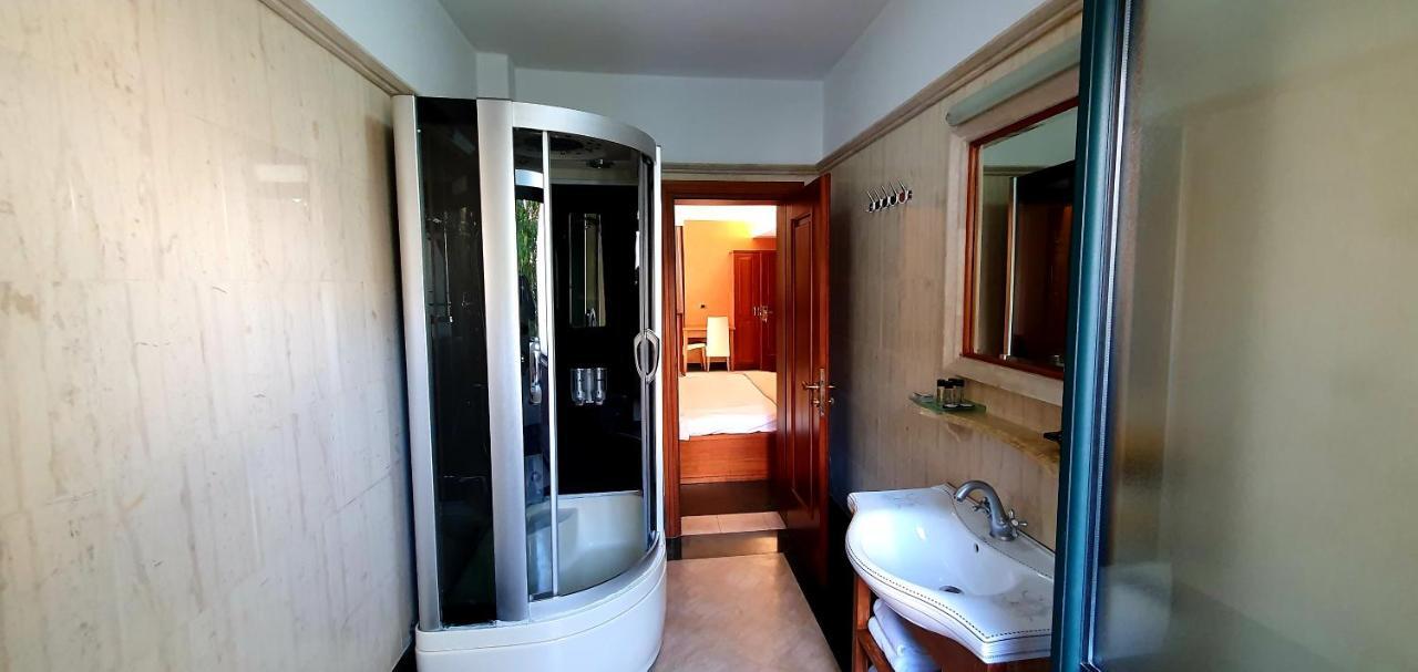 Nov Hotel Tiranë Eksteriør bilde