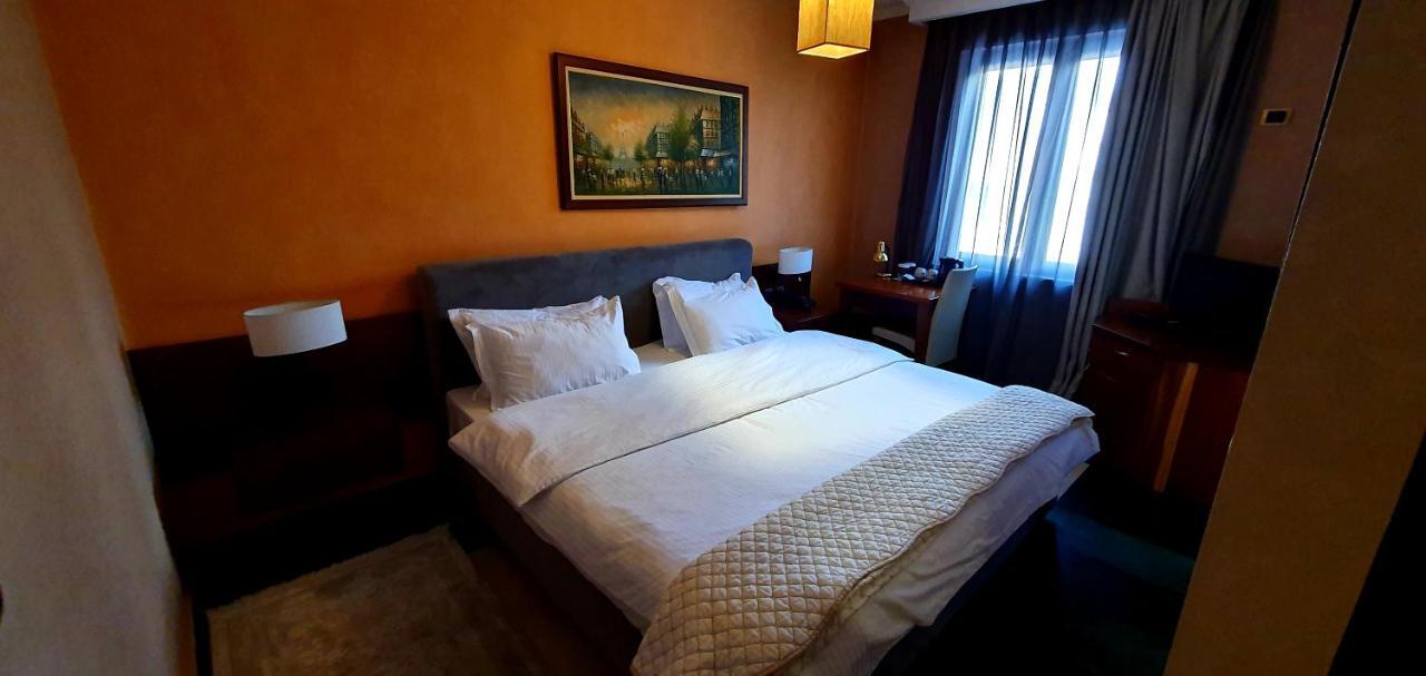 Nov Hotel Tiranë Eksteriør bilde