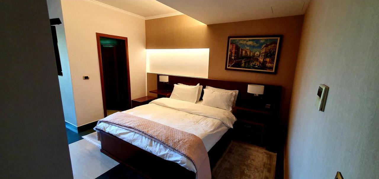 Nov Hotel Tiranë Eksteriør bilde