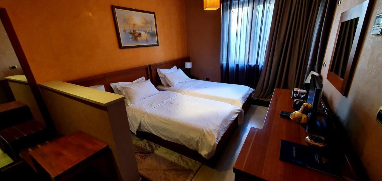 Nov Hotel Tiranë Eksteriør bilde