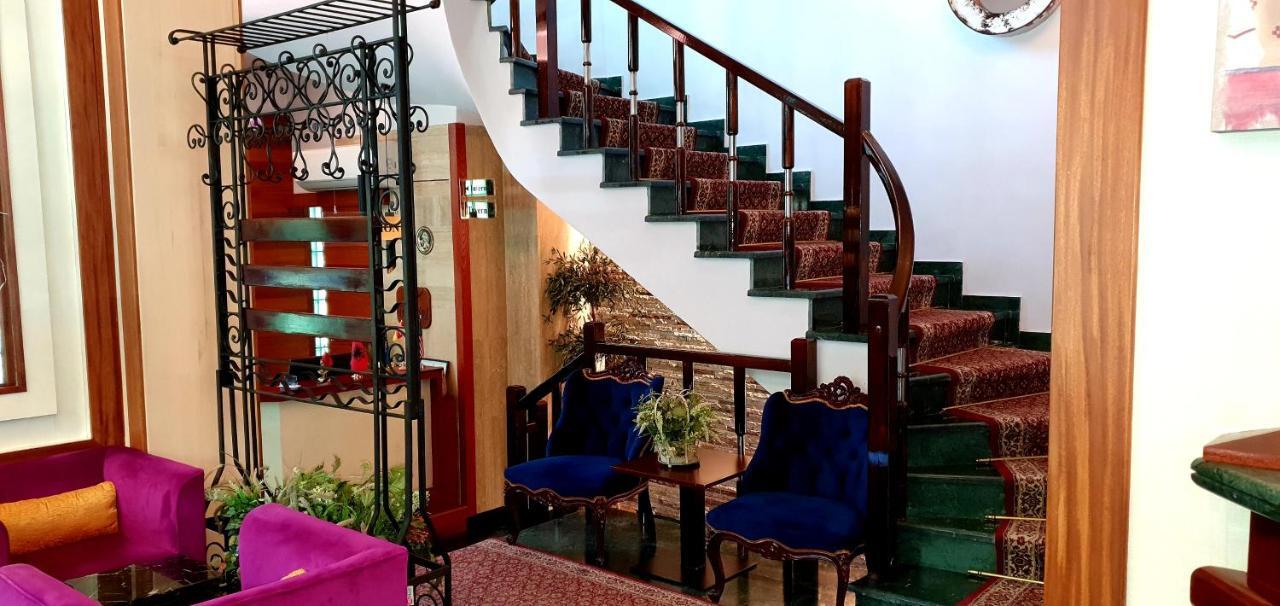 Nov Hotel Tiranë Eksteriør bilde