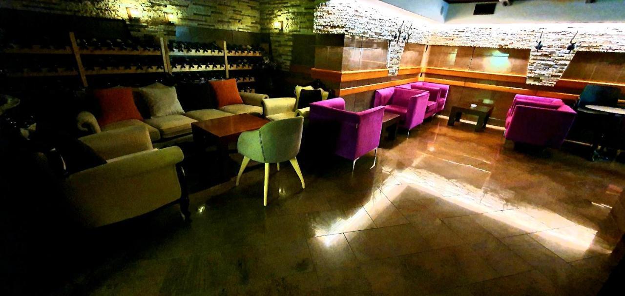 Nov Hotel Tiranë Eksteriør bilde
