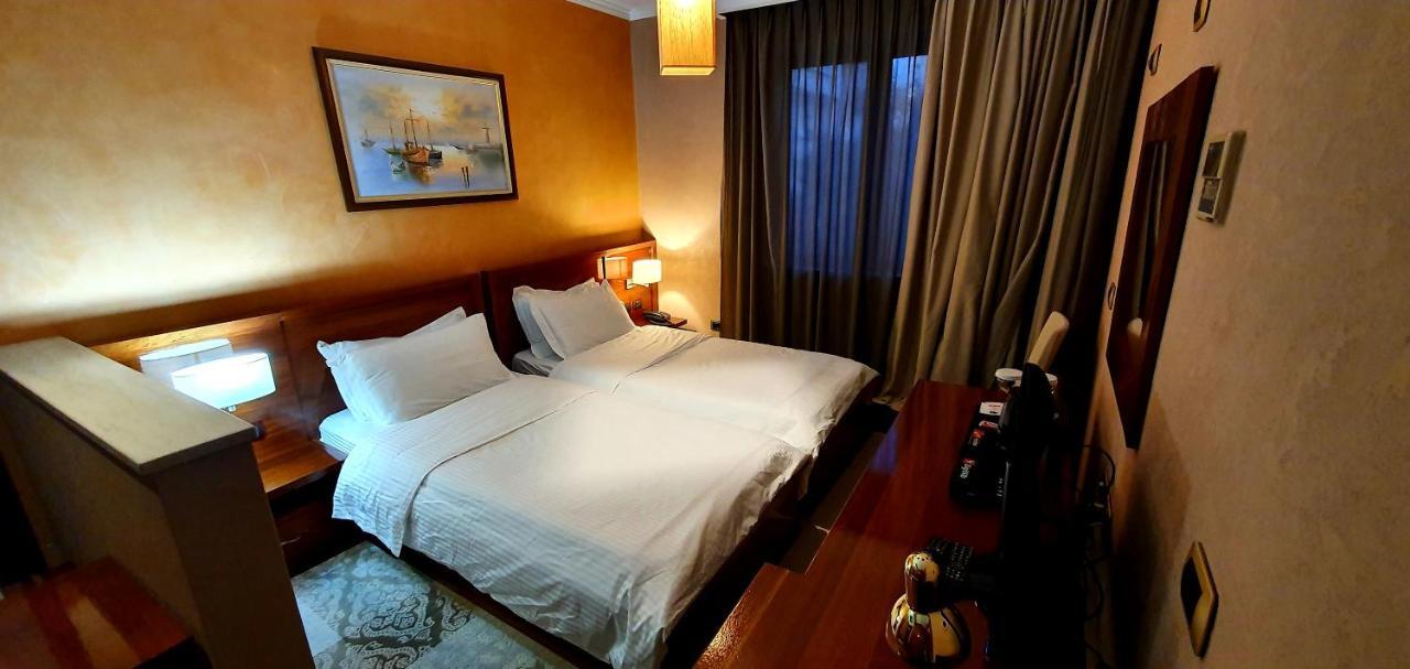 Nov Hotel Tiranë Eksteriør bilde