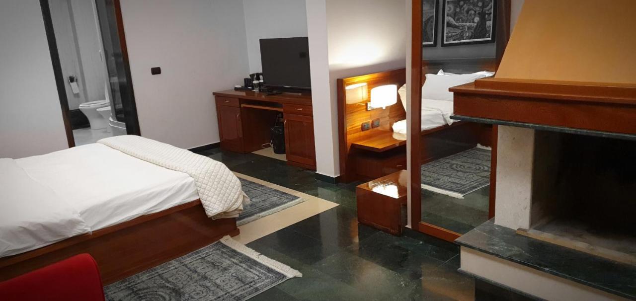 Nov Hotel Tiranë Eksteriør bilde